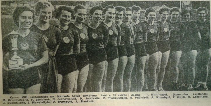 1957 metų SSRS čempionės Kauno KKI rankininkės (laikraštis "Sportas")
